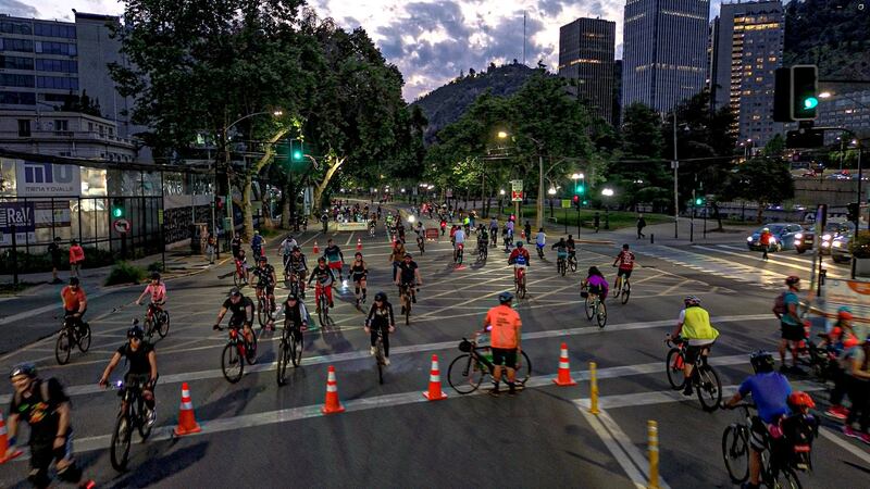 Cicletada nocturna en Providencia se centrará en la prevención del cáncer de mamas