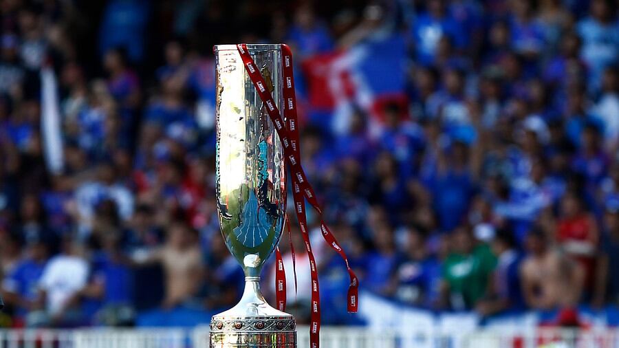 El trofeo de la Copa Chile