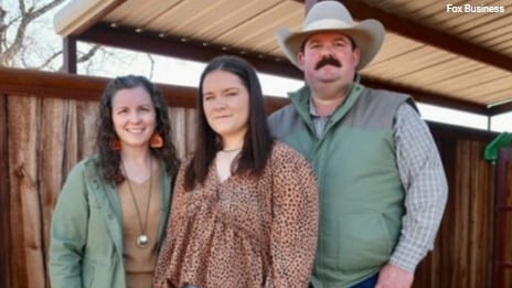 padres cobran arriendo a su hija