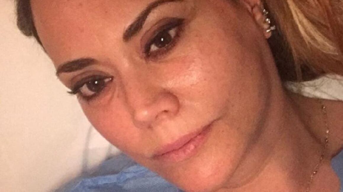 Exmodelo chilena Daniela Campos fue detenida por carabineros de El Tabo por violencia intrafamiliar hacia su pareja y por vulneración de derechos de hija menor de edad.
@CarabValparaiso
@medregionales