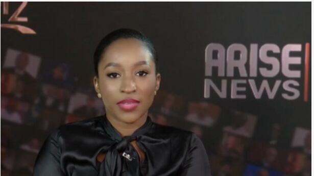 Presentadora de televisión pierde la vida al caer de un tercer piso mientras huía de un robo