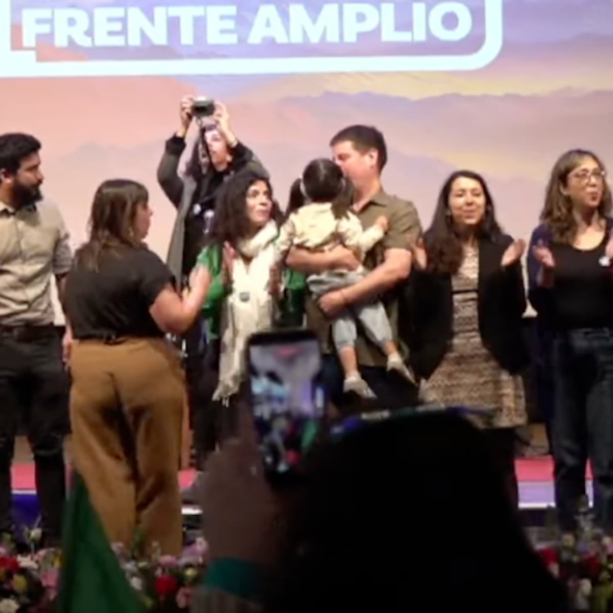 ExPresidente Gabriel Boric reaparece en Congreso del Frente Amplio ExPresidente Gabriel Boric reaparece en Congreso del Frente Amplio