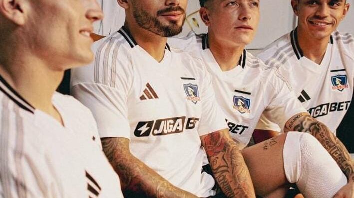 Lanzamiento de la nueva camiseta de Colo Colo.