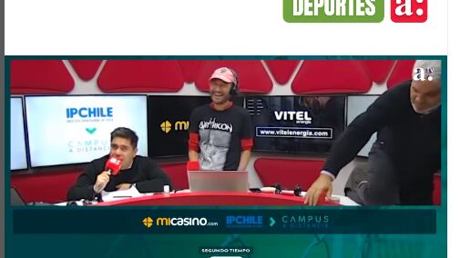 Aquí, por supuesto, todos los paneles deportivos estaban atentos al devenir del compromiso entre albos y xeneizes. No era un partido más.
Por eso, a los 77 minutos, cuando Thompson se lo perdió solo, a Juan Cristóbal Guarello se le cayó la cara.
El controvertido periodista, que comentaba el partido para Deportes en Agricultura, tal como hace unas semanas cuando Leandro Benegas erró un gol cantado ante Monagas en Venezuela, se quedó con la boca abierta. Y luego, ante las risas de sus compañeros, resolvió “saltar por la borda”.
Más adelante, tal vez un poco más calmo, Guarello se preguntó:
“¿Qué pasa? ¿Qué pasa en el Monumental? ¿Apuntan afuera del arco? No, paren el hueveo. No se puede. Estaba con uno menos Boca. Váyanse un rato…”, soltó en la 92.1.