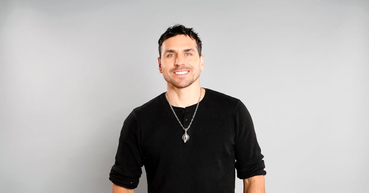 ¡Éxito Estelar! Pangal Andrade Conquista la Televisión Chilena con su Programa de Viajes y Reflexiona sobre su Nuevo Comienzo