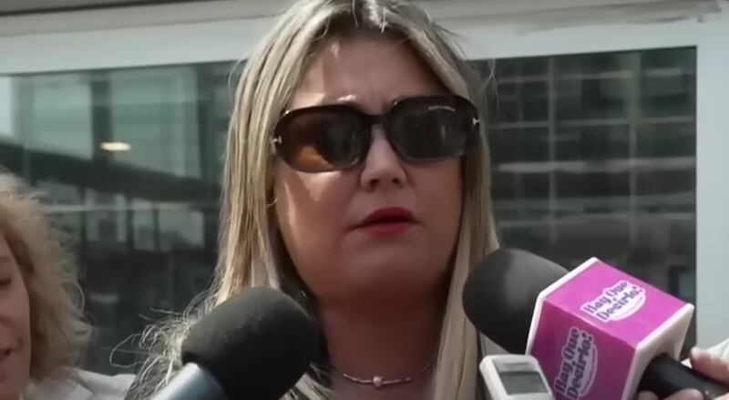 Denisse Campos se querella contra su gemela Daniella Campos.