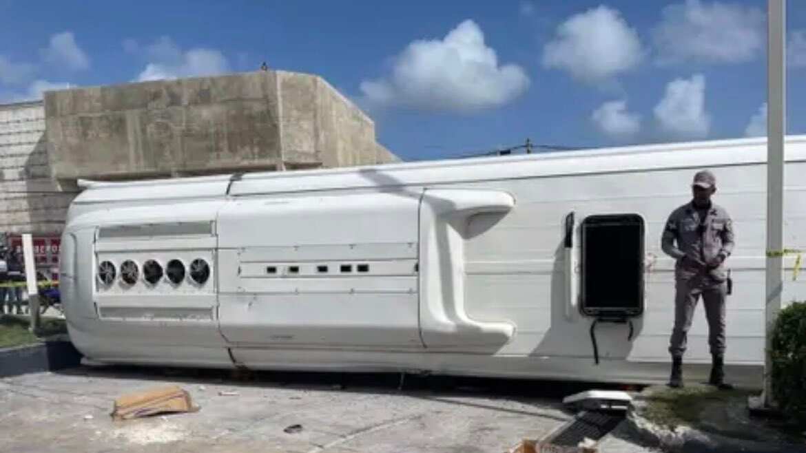 Cancillería aumentó a 15 los chilenos involucrados en volcamiento de bus en Punta Cana