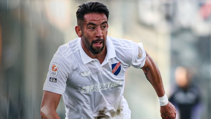 “Una práctica muy poco habitual”: Colo Colo enfrenta críticas por ausencia de Mauricio Isla en el Superclásico con inesperada reacción