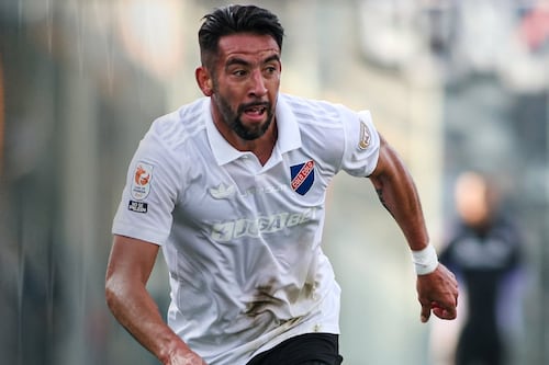 Acusan indisciplina de Mauricio Isla previo al último partido de Colo Colo ante Audax
