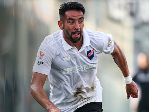 Acusan indisciplina de Mauricio Isla previo al último partido de Colo Colo ante Audax