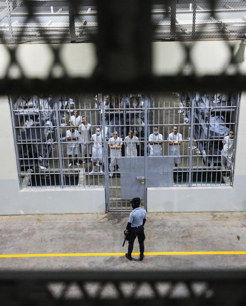 Luisito Comunica en cárcel de El Salvador