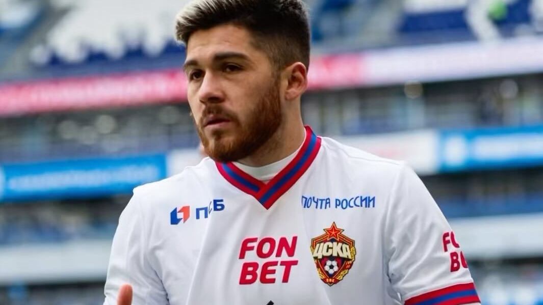 El futbolista nacional fue denunciado por una mujer de no asumir la paternidad de su hijo recién nacido.