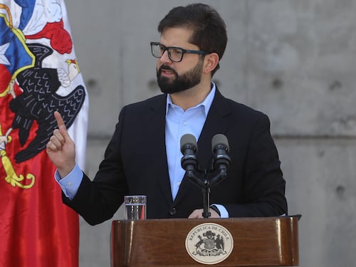 Cadem: Aprobación de Presidente Boric sube 10 puntos y alcanza 41% tras Cuenta Pública