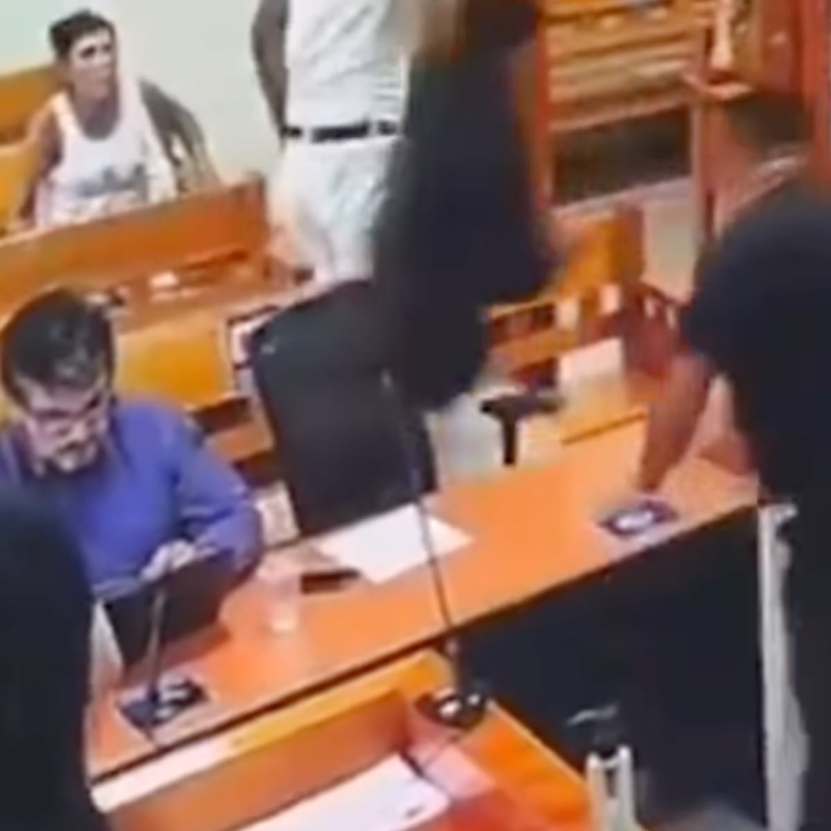 Reo capturado al intentar cambiar apariencia en Colina Reo capturado al intentar cambiar apariencia en Colina