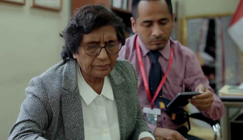 Congresista que usó a sus asesores para pedicura y cocina