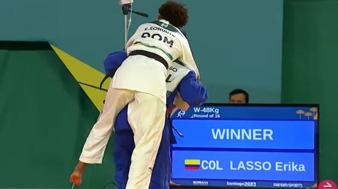 El periodista Fernando Solabarrieta se emocionó con el gesto de la judoca colombiana hacia su lesionada rival dominicana.