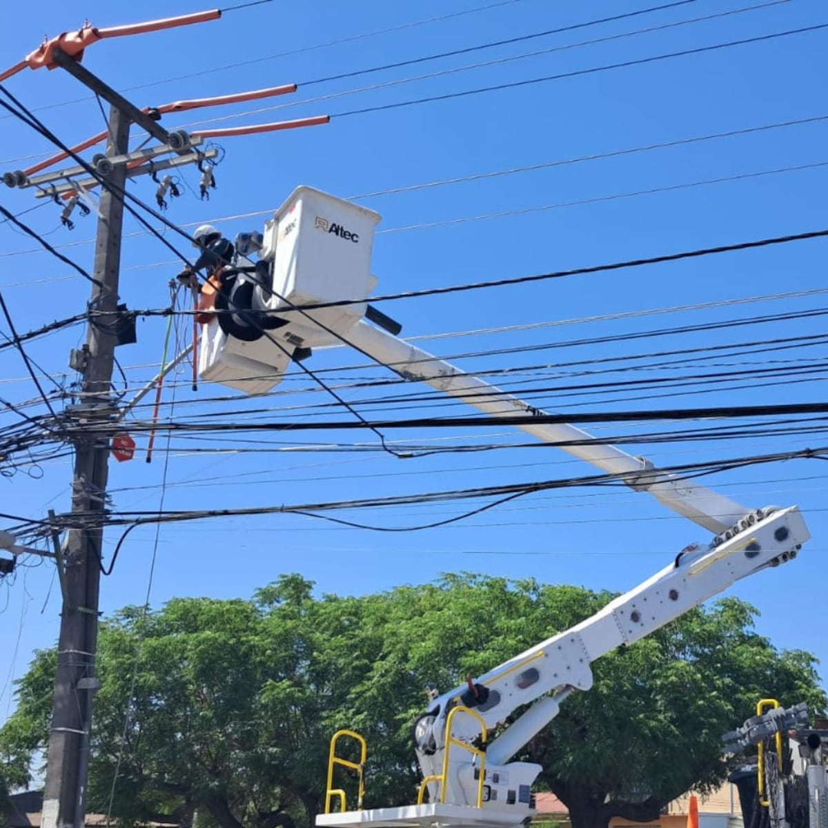 SEC aumenta multas a empresas por apagón en Chile SEC aumenta multas a empresas por apagón en Chile