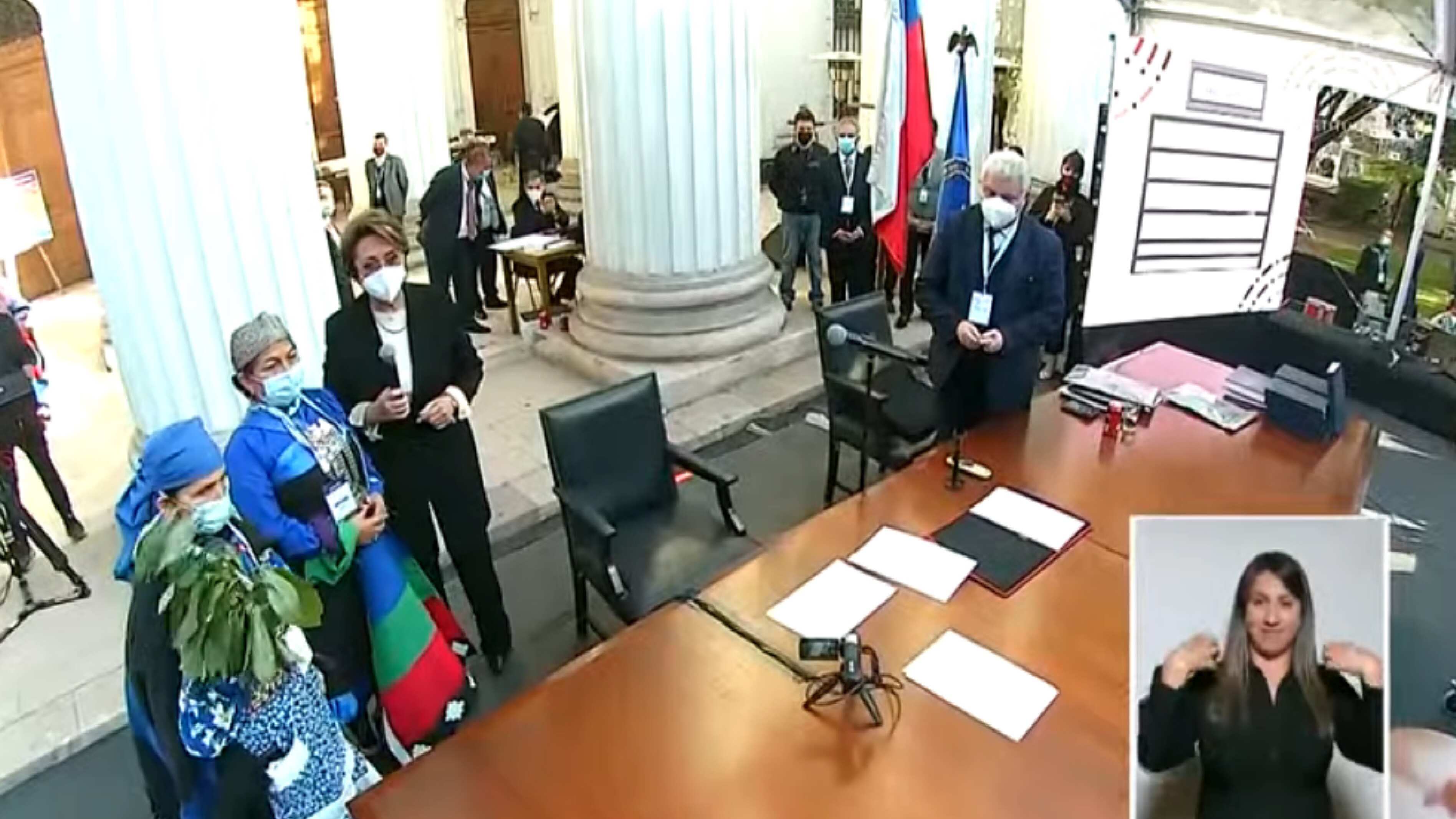 Elisa Loncón toma su cargo.