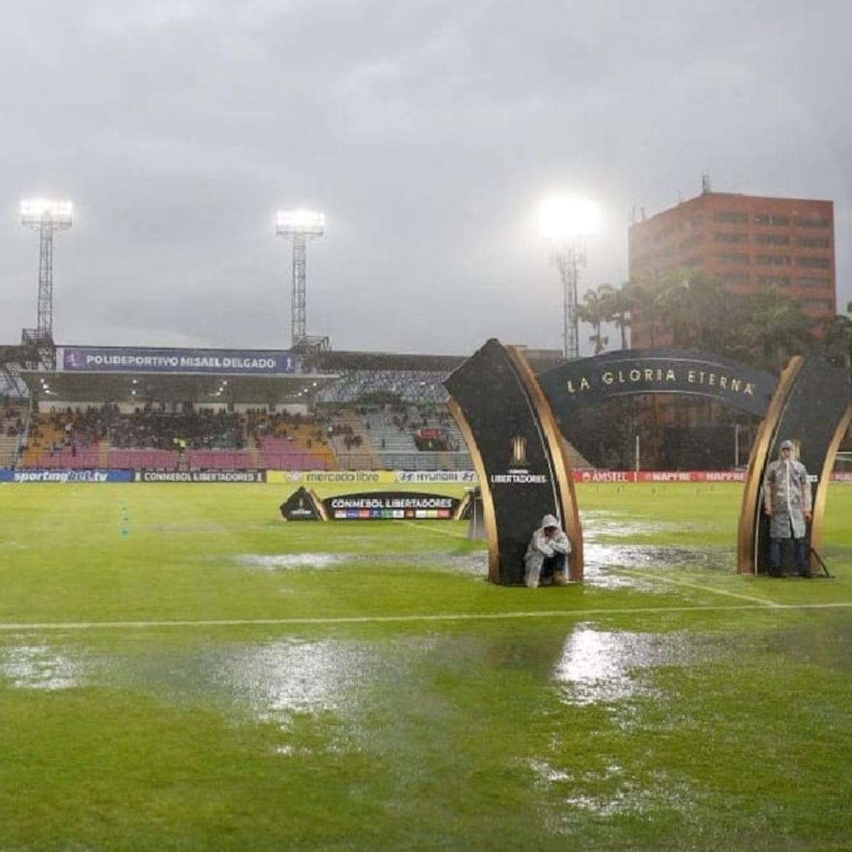 Lluvia retrasa partido entre Carabobo y la U. de Chile Lluvia retrasa partido entre Carabobo y la U. de Chile
