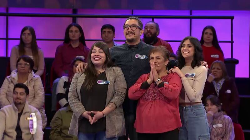 Martín Cárcamo regalo a familia en Qué dice Chile