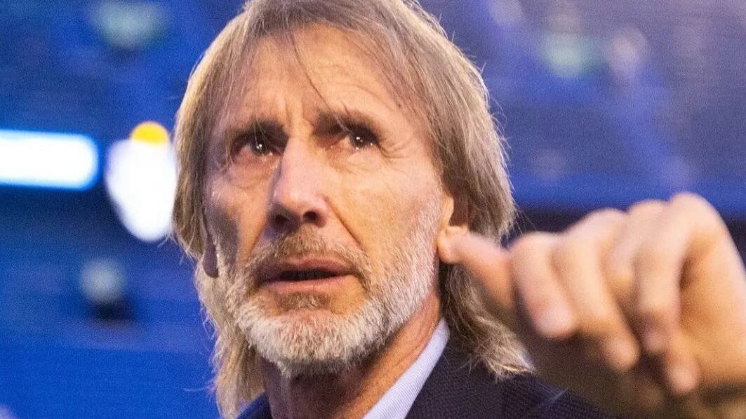 Según medios deportivos de Perú y Argentina, el entrenador ya habría alcanzado un acuerdo definitivo para dirigir a la selección chilena. Su debut oficial será en marzo, en los partidos amistosos pactados por la ANFP en Europa.