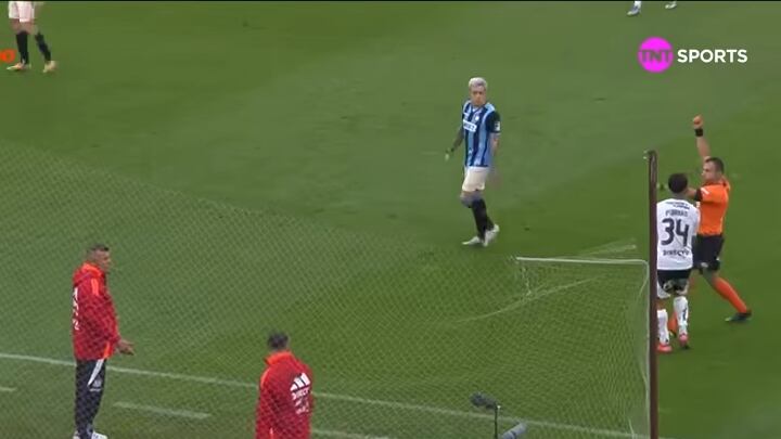 Para especialistas y referentes históricos del Cacique la expulsión del técnico argentino obedecería a una estrategia del entrenador para que ByN lo despida y le pague la totalidad de su contrato.