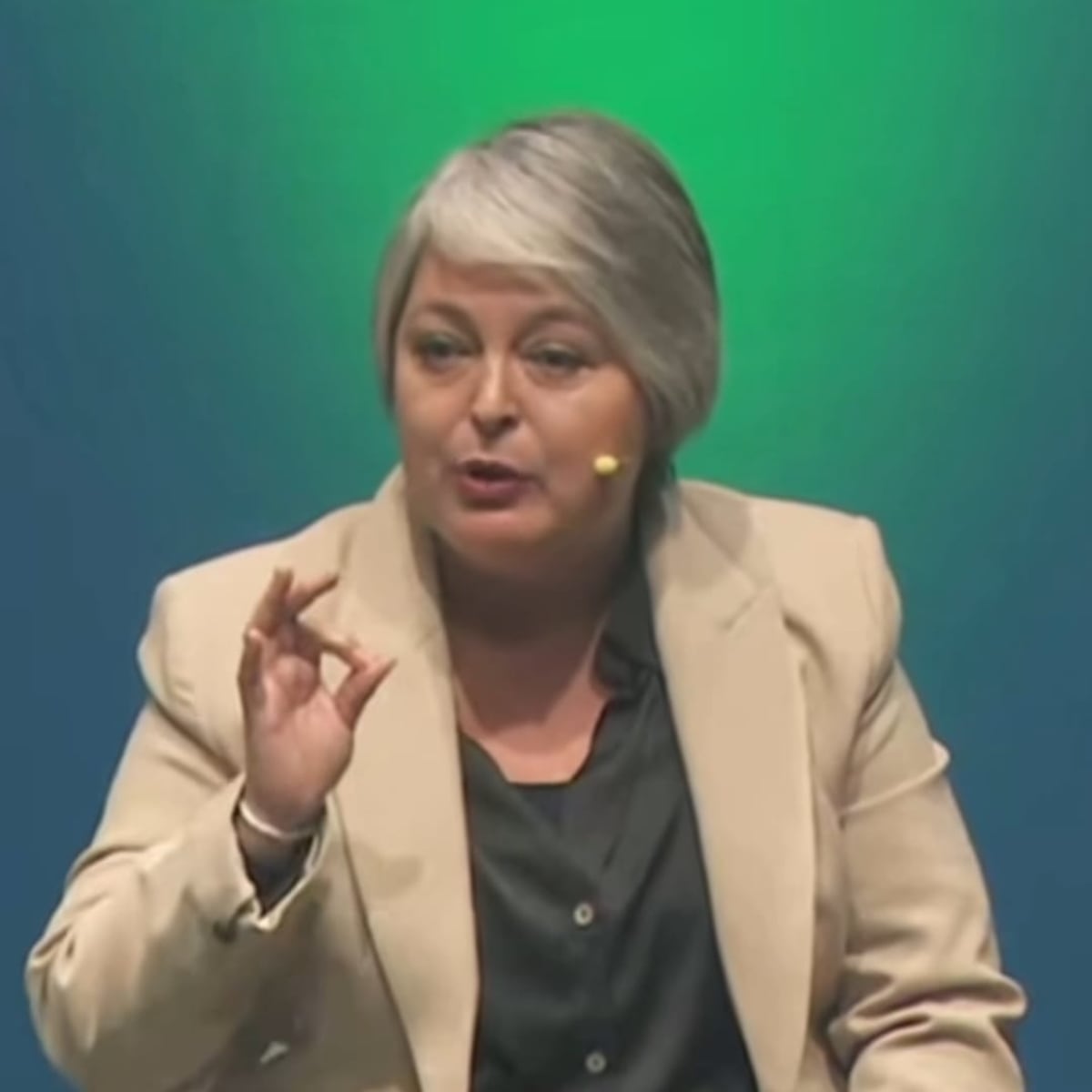 Jara critica programa de Kast por afectar pensiones Jara critica programa de Kast por afectar pensiones