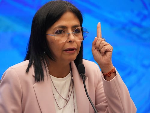 ¿Traición a Maduro? Presidenta interina de Venezuela dice que está dispuesta a “colaborar” con Trump