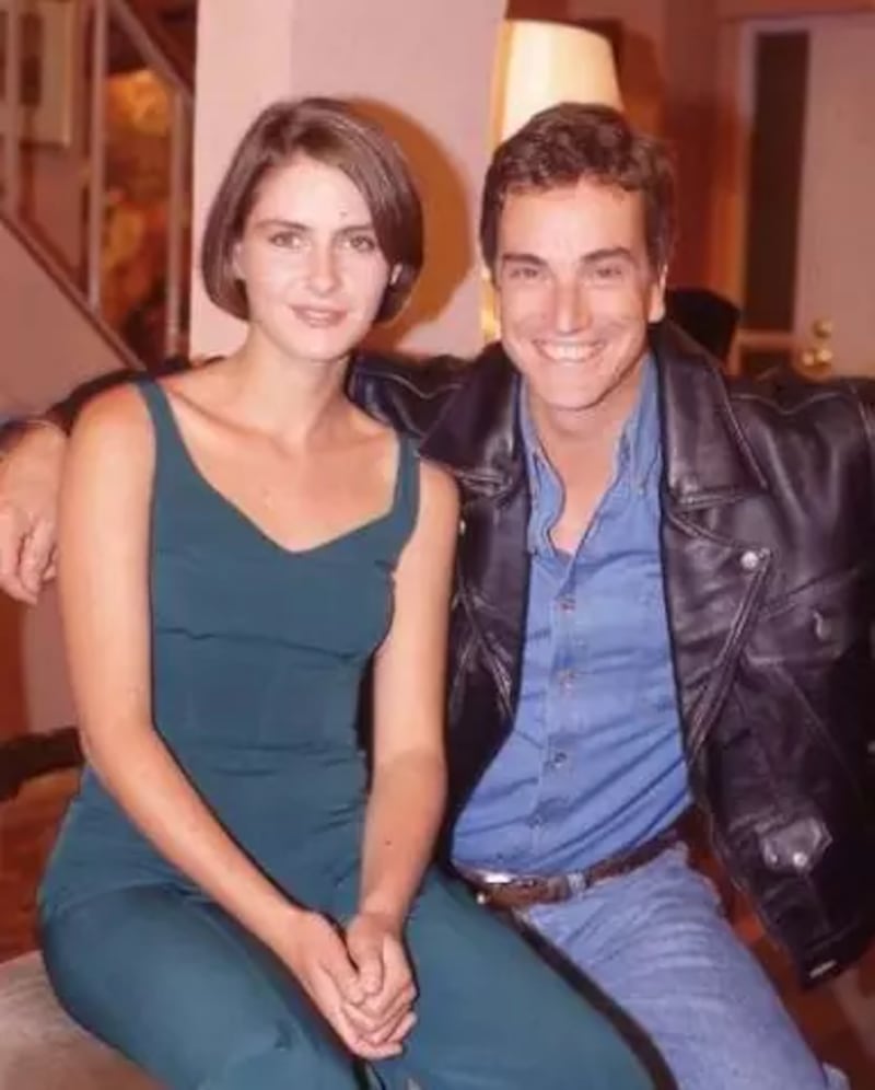 ¿Lo notaste? Antigua foto de Pancho Reyes con Carolina Fadic apareció en 'La ley de Baltazar'