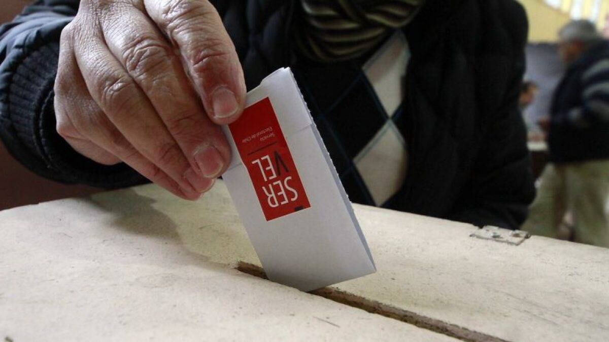 Vocal de mesa servel