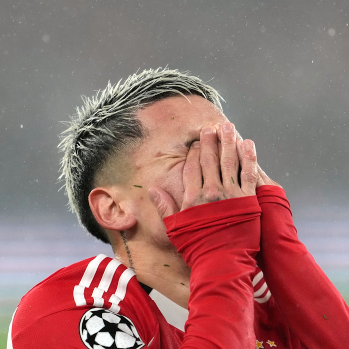 UEFA suspende a Prestianni por insulto racista a Vinícius Júnior UEFA suspende a Prestianni por insulto racista a Vinícius Júnior