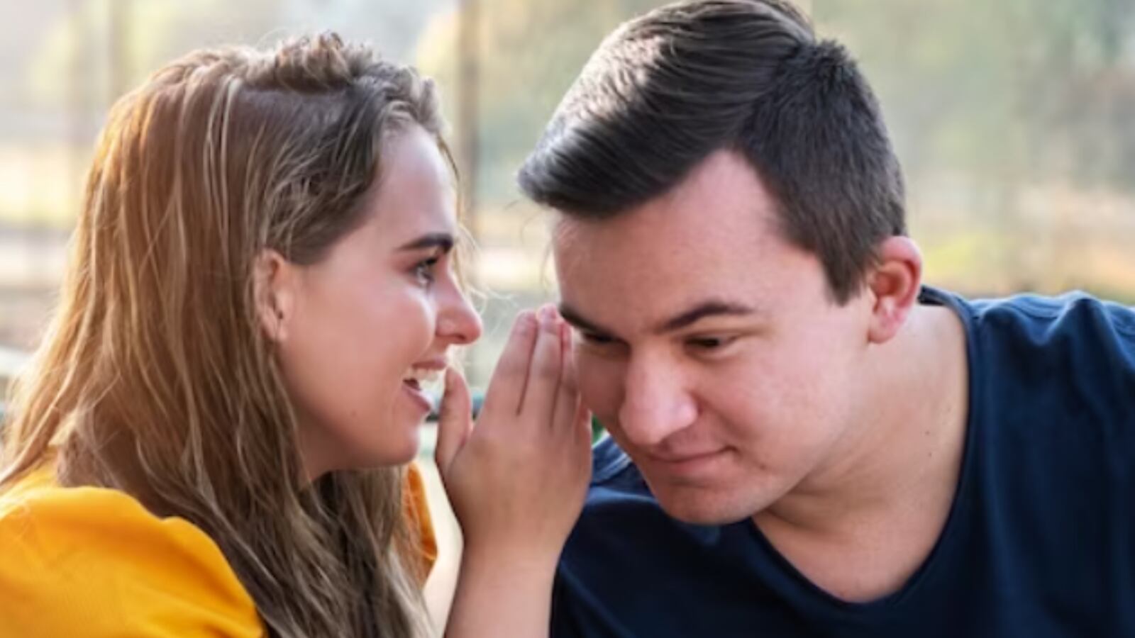 Señales de que es una persona infeliz y por eso te critica