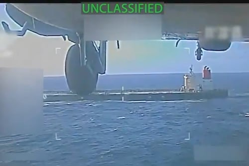 Fuerzas armadas de Estados Unidos abordan petrolero sancionado vinculado a Venezuela y con bandera de Rusia