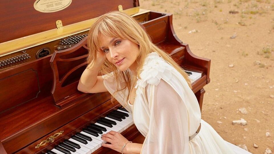 La cantante chilena contó detalles del lanzamiento de su último trabajo musical.