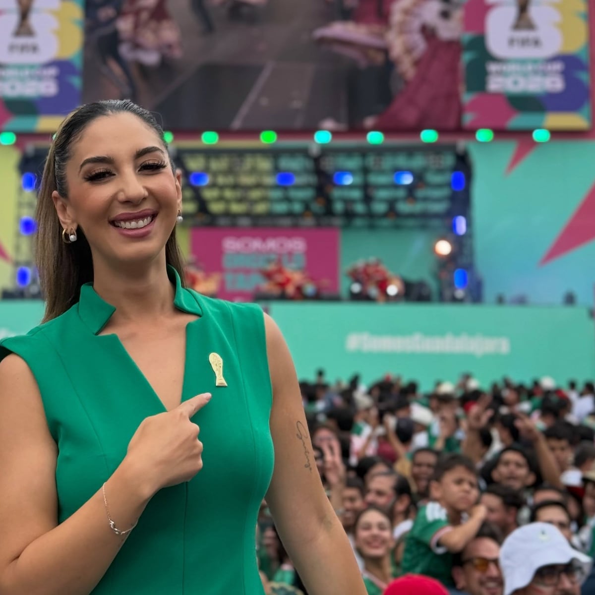 Periodista mexicana denuncia agresión con cerveza durante cobertura del Mundial Periodista mexicana denuncia agresión con cerveza durante cobertura del Mundial