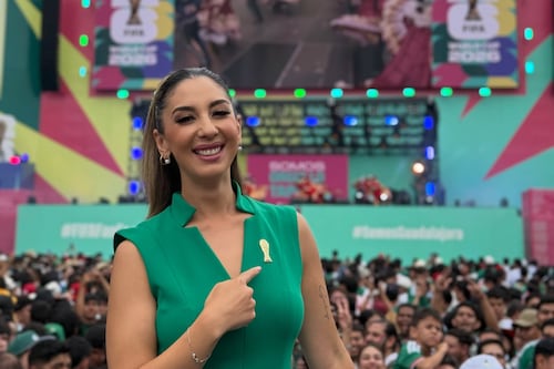 Periodista mexicana denuncia que colega la bañó con cerveza durante cobertura del Mundial y exhibe el caso en redes sociales