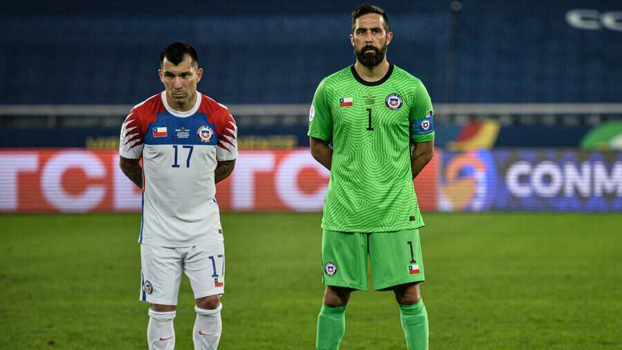 Gary Medel y Claudio Bravo en la Copa América 2021