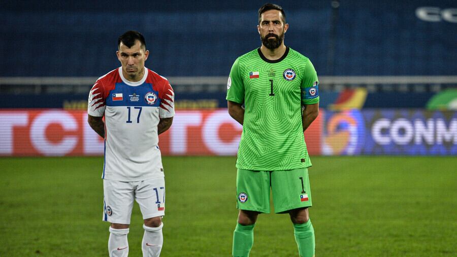 Gary Medel y Claudio Bravo en la Copa América 2021