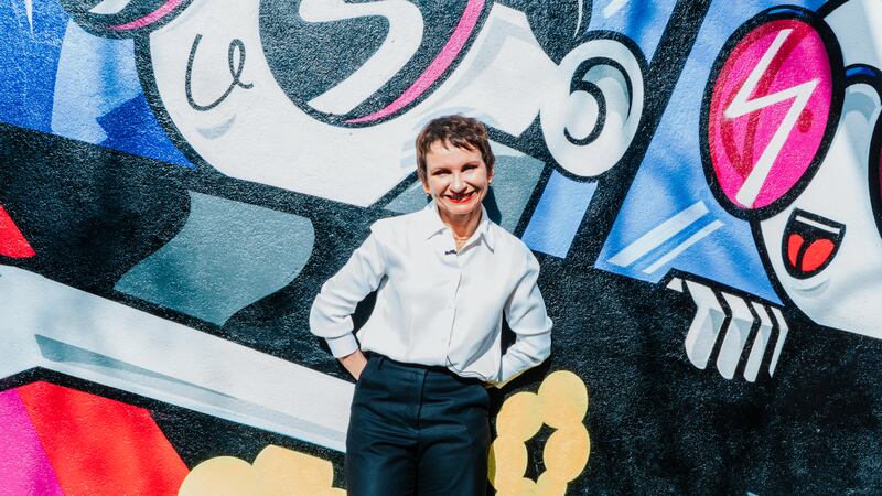 “Un encuentro con artistas urbanos”: Carolina Tohá y la idea que podría estar en su programa de gobierno entorno al género urbano