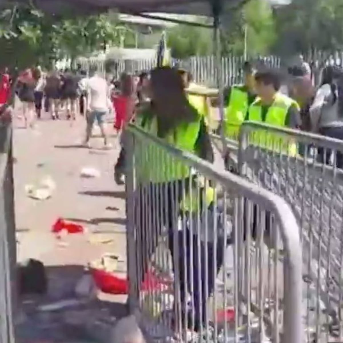 Estampida en concierto de Aventura por falta de baños químicos Estampida en concierto de Aventura por falta de baños químicos