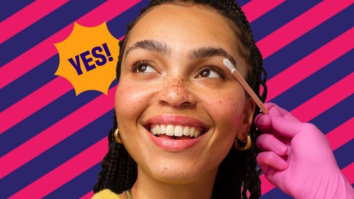 Cejas con propósito: campaña internacional de Benefit apoyará a madres adolescentes en Chile junto a Fundación Soymás