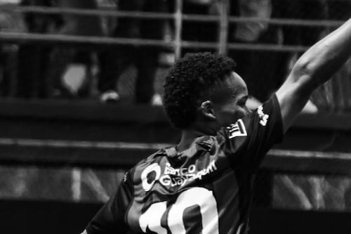 Ecuador en shock: Promesa del fútbol fue atacado por presuntos delincuentes