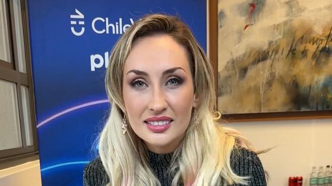 Tras su salida del reality Gran Hermano de CHV, Francisca Maira, reveló qué le pareció conocer que los usuarios en redes sociales le cambiaron su nombre a “Fernanda”, como una forma de protestar ante sus actitudes al interior del reality.
“El mejor castigo pa Francisca va a ser que la ignoren completamente, no recibir ningún grito, no sumar ningún seguidor, ni siquiera que la reconozcan. Yo la comenzaría a llamar Fernanda solo para que piense que es tan X que ni su nombre nos sabemos”, comentaron los cibernautas tiempo atrás, desde una cuenta que fue ampliamente replicada.
A raíz de esto, fue la propia aludida quien se refirió al seudónimo, reconociendo que no le gustó para nada, puesto que no se siente representada por ese nombre.