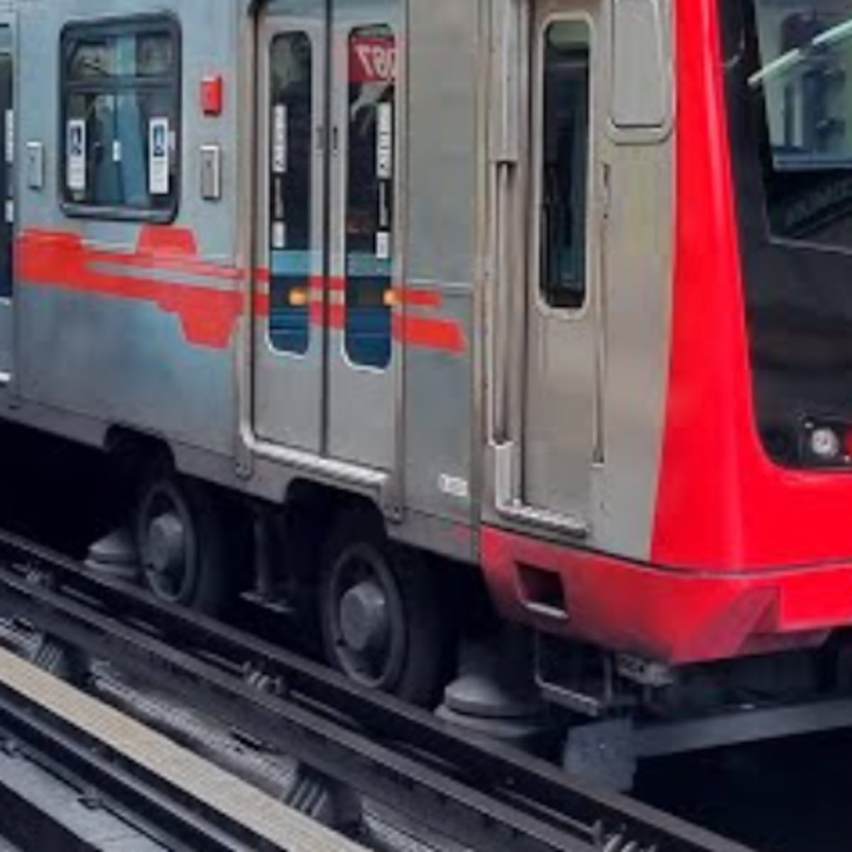 Trabajos en estación Baquedano por obras de Línea 7 del Metro Trabajos en estación Baquedano por obras de Línea 7 del Metro