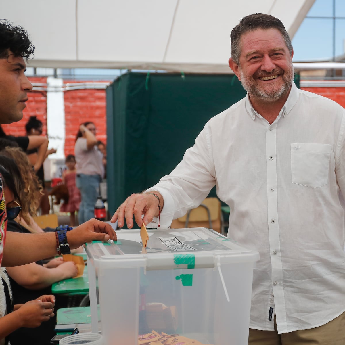 Claudio Orrego reelegido en la RM con contundente victoria sobre Francisco Orrego Claudio Orrego reelegido en la RM con contundente victoria sobre Francisco Orrego