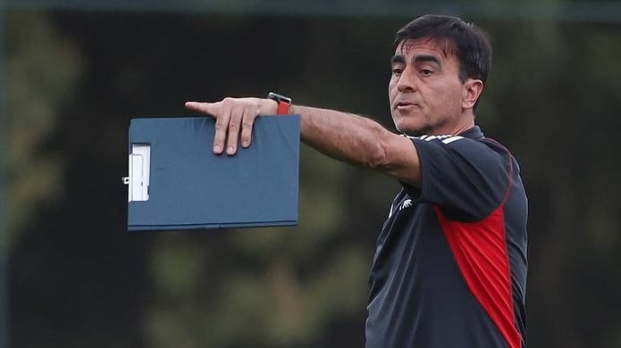 Esta tarde se conoció el nombre de otro de los entrenadores que podrían reemplazar a Quinteros en Colo Colo en caso que ByN decida no renovarle al entrenador boliviano-argentino.