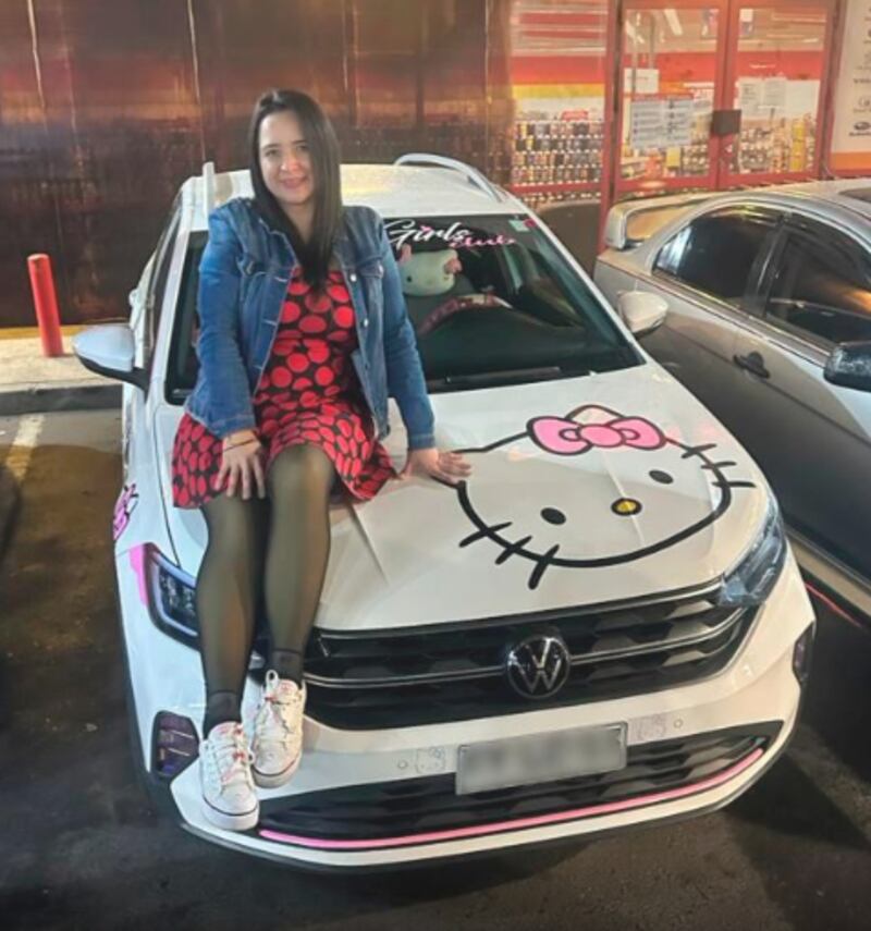 auto de hello kitty