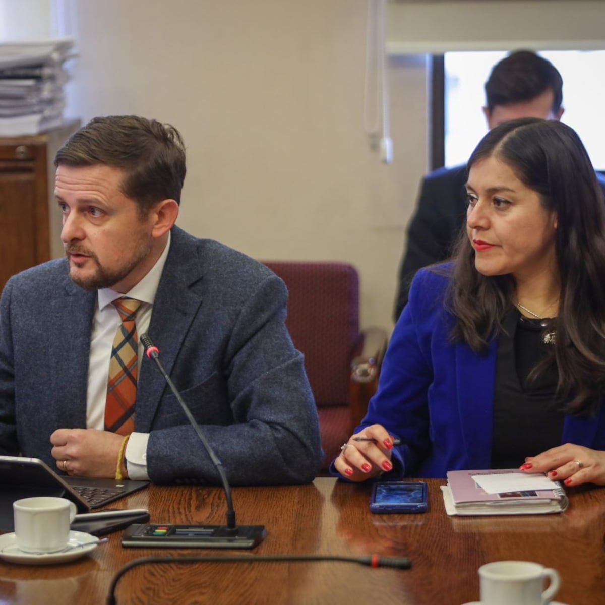 Diputados de oposición exigen suspender actividades ante violencia en crisis educacional Diputados de oposición exigen suspender actividades ante violencia en crisis educacional