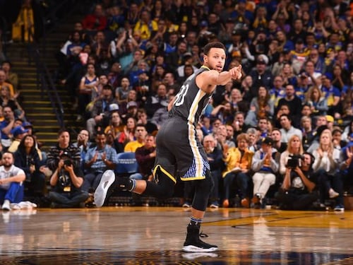 Stephen Curry volvió de la lesión y mostró toda su clase para guiar a los Warriors