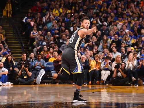Stephen Curry volvió de la lesión y mostró toda su clase para guiar a los Warriors